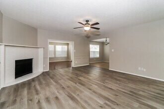 5021 Flat Creek Dr in Fort Worth, TX - Building Photo - Building Photo