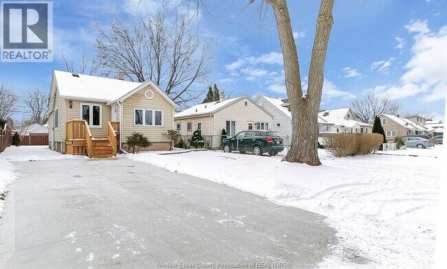 687 Stanley St in Windsor, ON - Building Photo - Building Photo