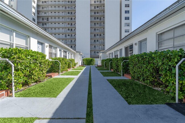 7829 Carlyle Ave in Miami Beach, FL - Building Photo - Building Photo
