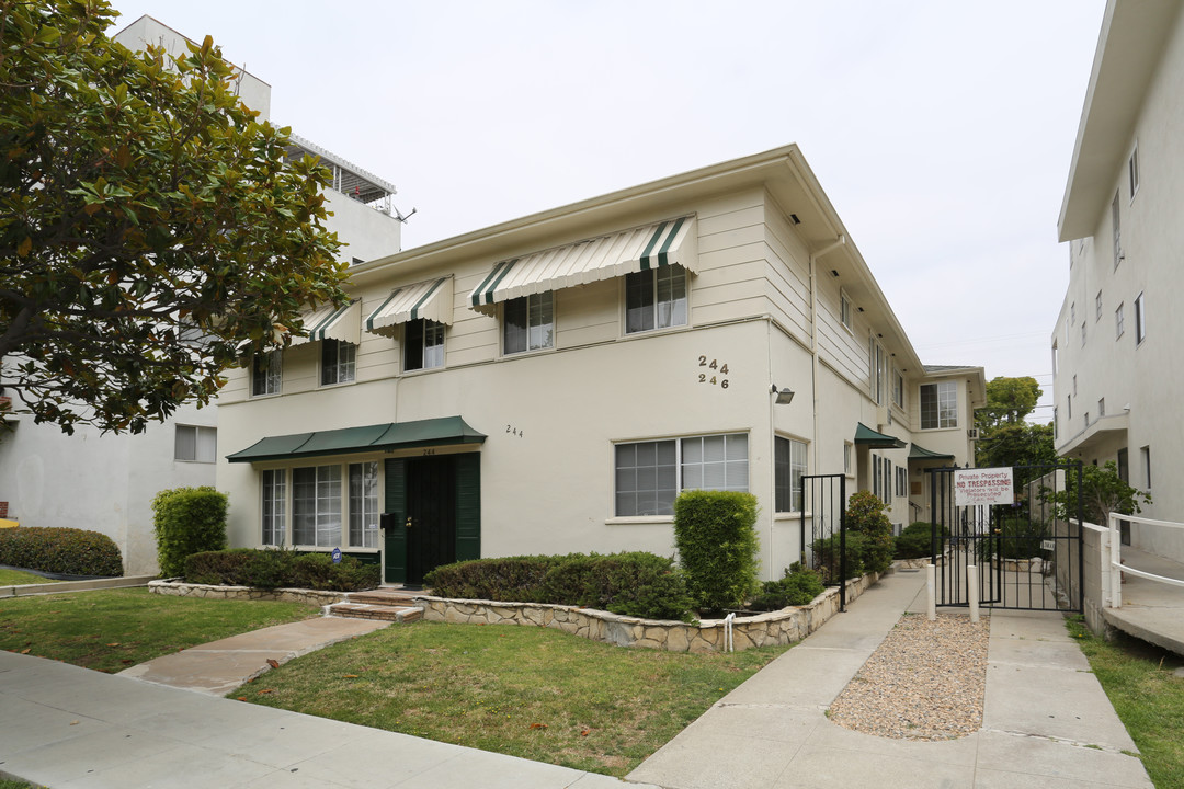 244 S Doheny Dr in Beverly Hills, CA - Building Photo