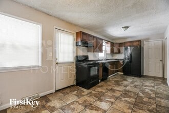 9817 Hardesty Ave in Kansas City, MO - Foto de edificio - Building Photo