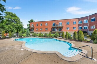 42 Loomis St, Unit 217 in Malden, MA - Building Photo - Building Photo