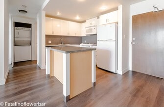 155 1st St W in North Vancouver, BC - Building Photo - Building Photo