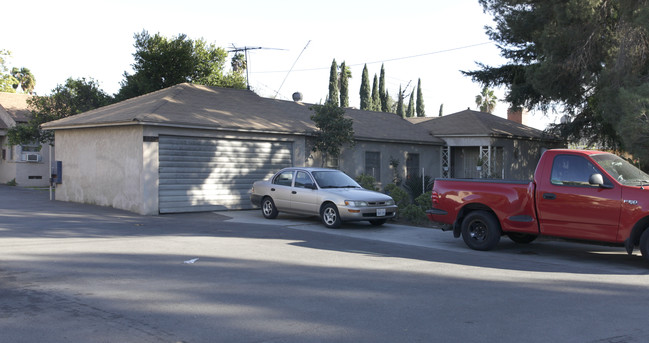 6634 Vineland Ave in North Hollywood, CA - Foto de edificio - Building Photo