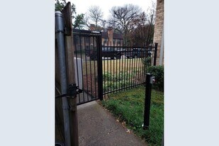 7903 Meadow Park Dr in Dallas, TX - Building Photo