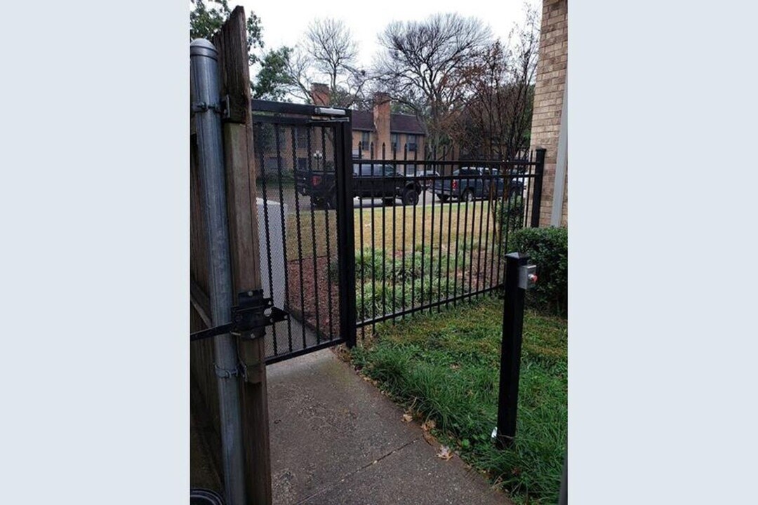 7903 Meadow Park Dr in Dallas, TX - Building Photo