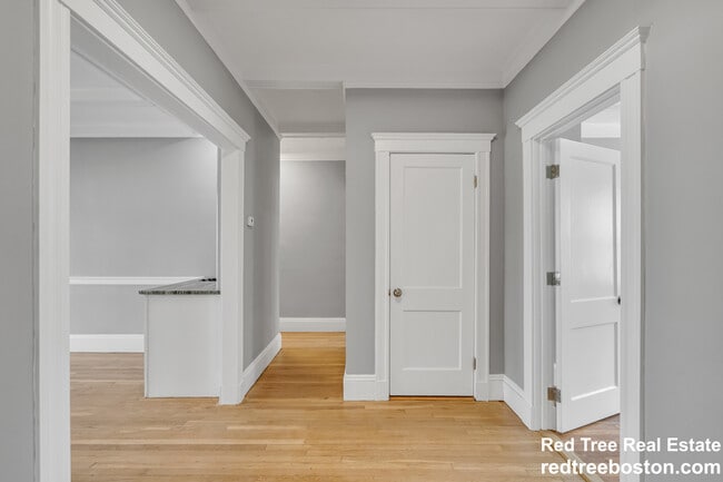 142 Sutherland Rd in Boston, MA - Building Photo - Building Photo