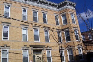 18-15 Centre St Apartments