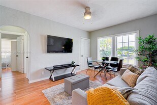 227 SW 30th Ave in Miami, FL - Building Photo