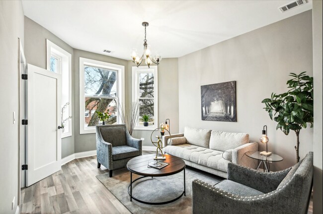 1806 S Trumbull Ave, Unit 3 in Chicago, IL - Building Photo - Building Photo