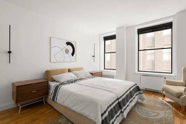 property at 32 W 40th St
