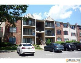 388 Lancaster Ct in Piscataway, NJ - Building Photo