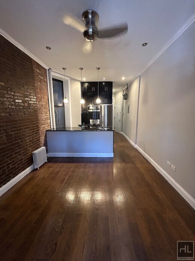 AVE. B, Unit 5D in New York, NY - Foto de edificio - Building Photo