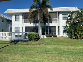 3907 San Rocco Dr, Unit 121 in Punta Gorda, FL - Foto de edificio - Building Photo