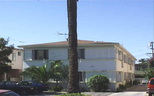 3749-3753 Westwood Blvd in Los Angeles, CA - Foto de edificio - Building Photo