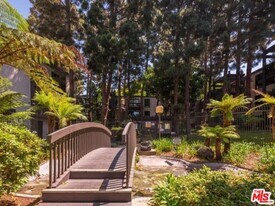 7777 W 91st St in Los Angeles, CA - Building Photo