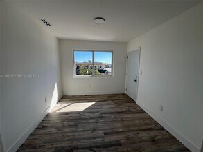 1719 NW 1st St in Miami, FL - Building Photo - Building Photo