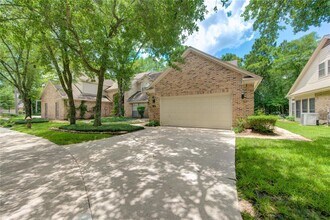 25 Fairway Oaks Pl in Spring, TX - Foto de edificio - Building Photo