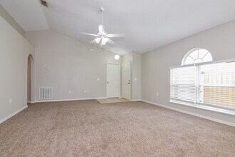 11349 Ivy Flower Loop in Riverview, FL - Foto de edificio - Building Photo