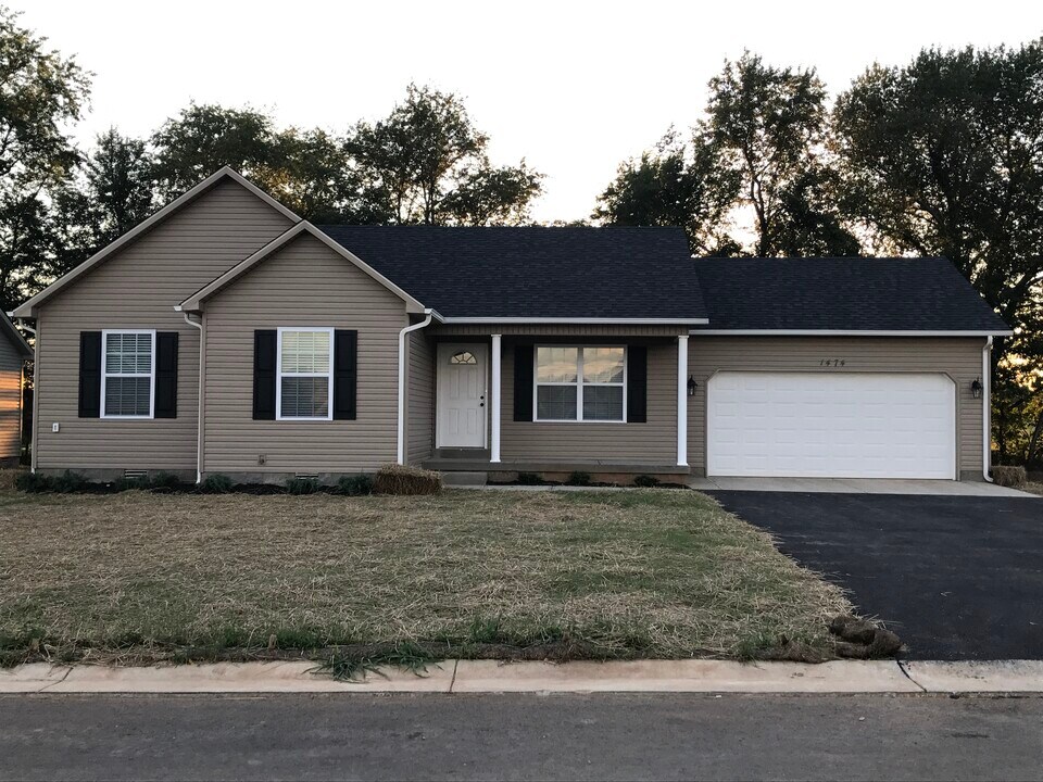 1474 N POINTE Wy in Bowling Green, KY - Building Photo