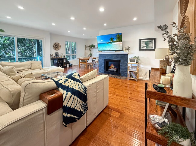 property at 1262 S Barrington Ave