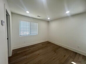 858 NW B St in Bentonville, AR - Building Photo - Building Photo