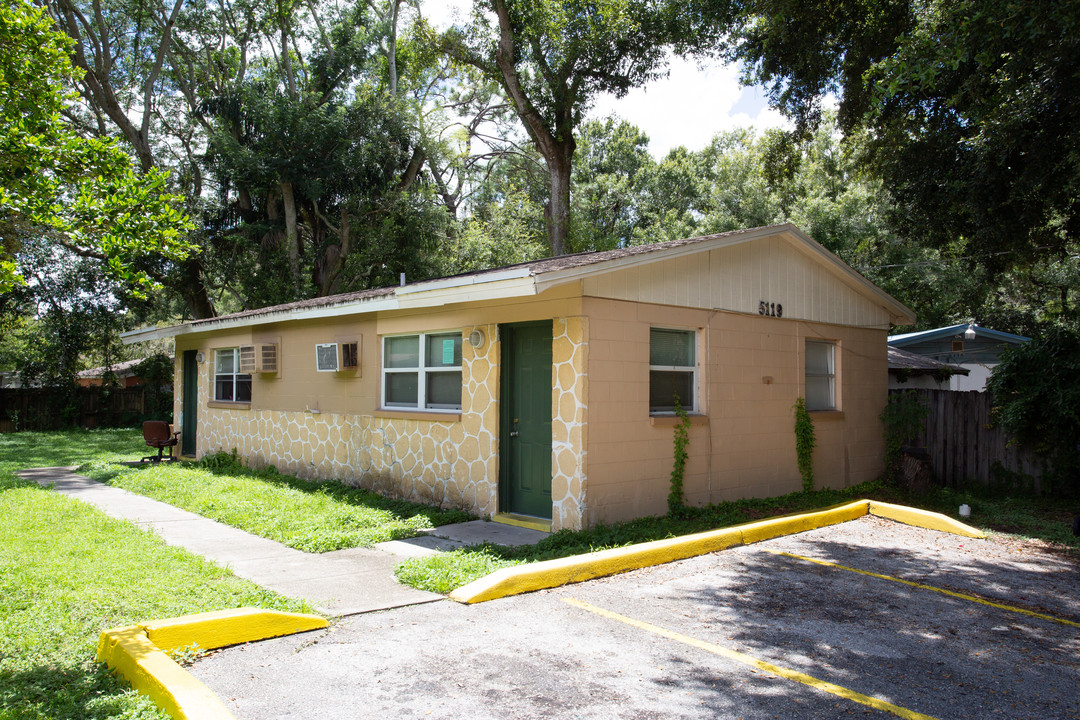 5119-5128 Seneca Ave in Tampa, FL - Foto de edificio