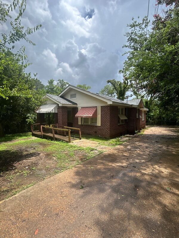 property at 130 N Alabama Ave