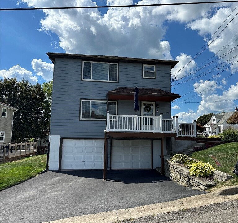 127 Pierce Ave in Endicott, NY - Building Photo