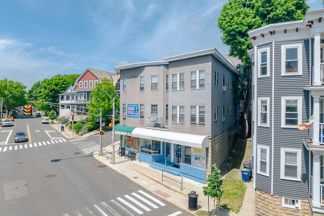 433 Medford St in Somerville, MA - Building Photo - Building Photo