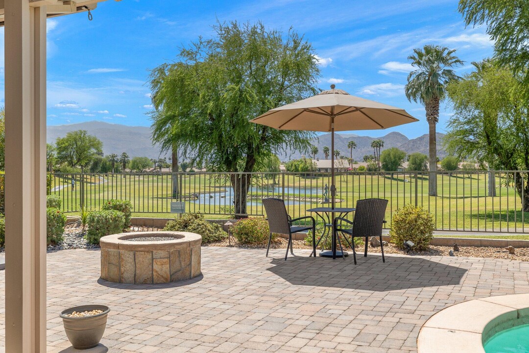 45553 Meadow Lake Dr in Indio, CA - Foto de edificio