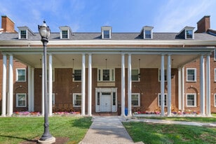 Austin Manor in Delaware, OH - Building Photo