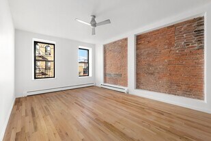 14 Prince St, Unit 4B in New York, NY - Building Photo