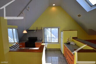 22 Brooks St, Unit 1 in Boston, MA - Foto de edificio - Building Photo