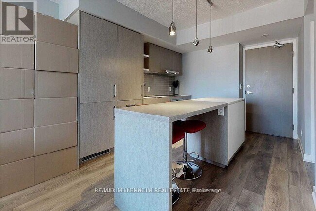 88 Harbour St in Toronto, ON - Building Photo - Building Photo
