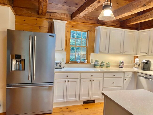 867 Quaker St in Henniker, NH - Building Photo - Building Photo