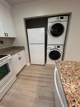 14677 SW Hall Blvd in Portland, OR - Foto de edificio - Building Photo