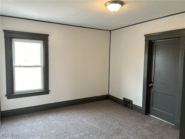 1187 Addison Rd-Unit -3 in Cleveland, OH - Foto de edificio - Building Photo