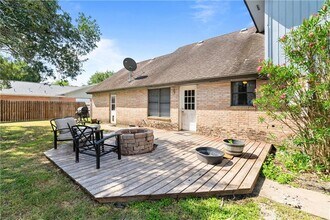 607 E 11th St in Bishop, TX - Building Photo - Building Photo