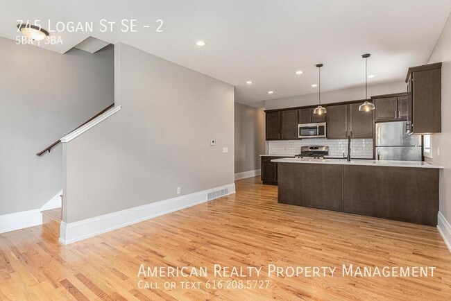 745 Logan St SE in Grand Rapids, MI - Building Photo - Building Photo