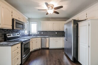 910 Maple St in Kearney, MO - Building Photo - Building Photo
