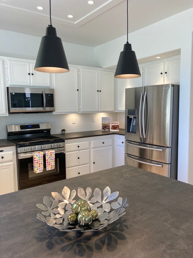 23808 Woodpark Ct in Santa Clarita, CA - Foto de edificio - Building Photo