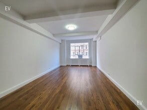 20 5th Ave in New York, NY - Foto de edificio - Building Photo