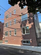 1325 Rodman St, Unit 2 in Philadelphia, PA - Foto de edificio - Building Photo