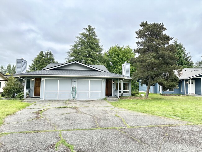 9031 5th Pl W, Unit B in Everett, WA - Building Photo - Building Photo