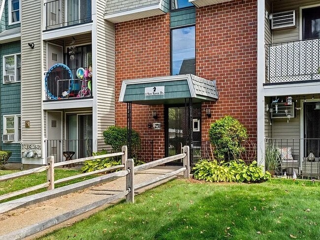 2 New Haven Dr, Unit 303