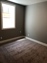 3826-B NE Grand Ave, Unit A in Portland, OR - Foto de edificio - Building Photo