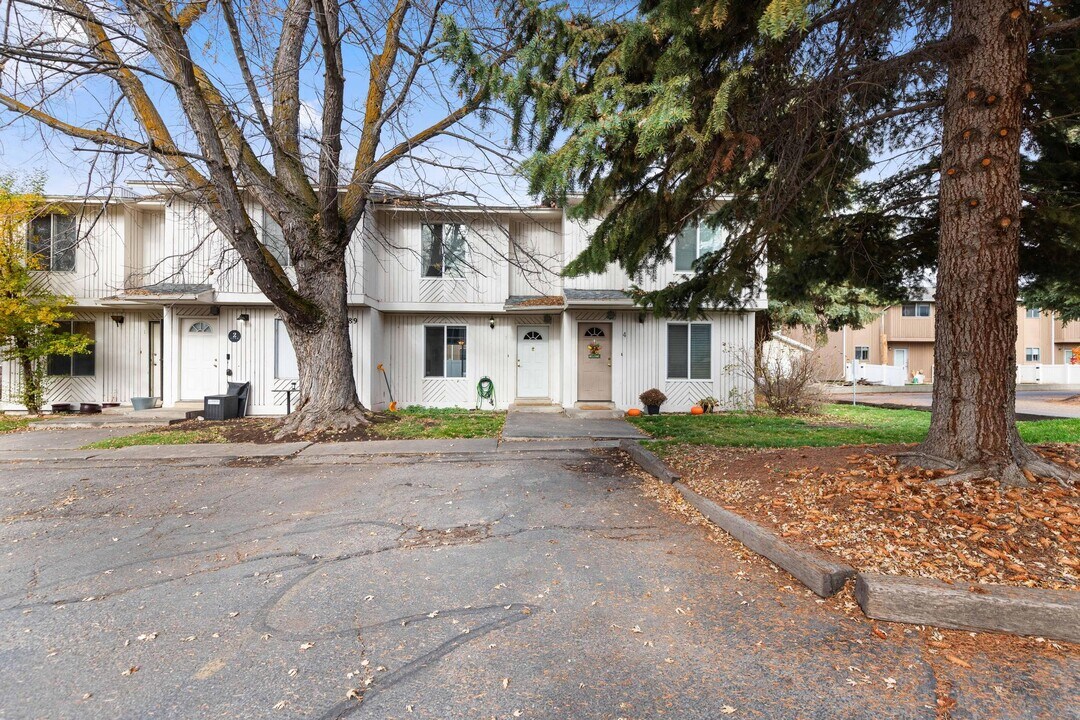 1289 N 400 E in Logan, UT - Building Photo