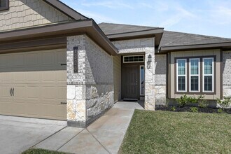1320 Kingsgate Dr in Bryan, TX - Building Photo - Building Photo
