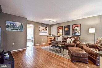 3814 Usher Ct in Alexandria, VA - Foto de edificio - Building Photo